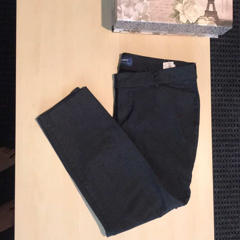 Old Navy Mid-Rise Pixie Pants size 14.